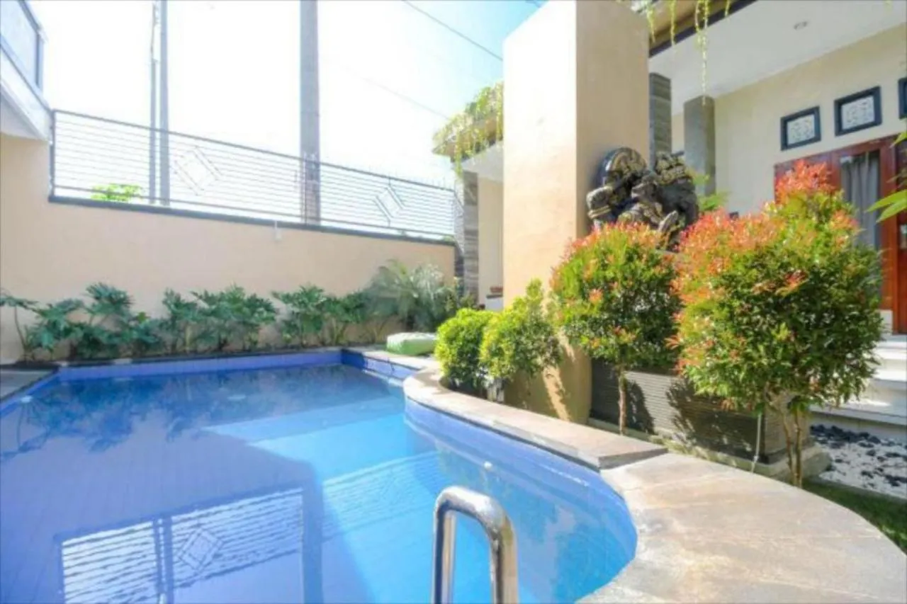 Oyo Flagship 91237 Ratu Guest House Kedunganan 3*,